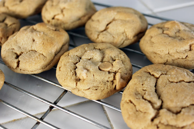 Peanut Butter Cookies with Reese's Chips by freshfromthe.com