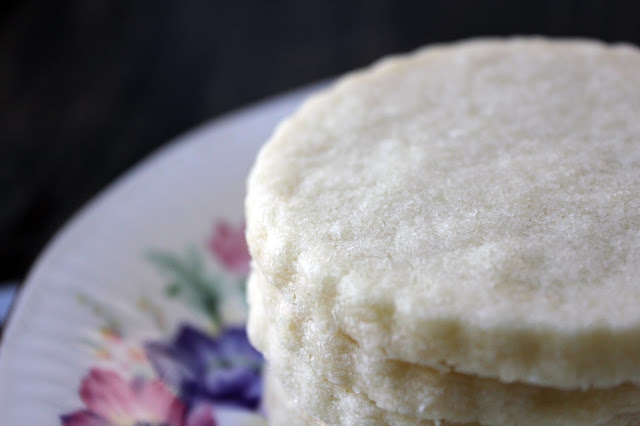 Recipe for Shortbread Cookies by freshfromthe.com.