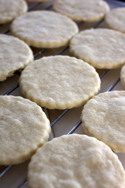 Recipe for Shortbread Cookies by freshfromthe.com.