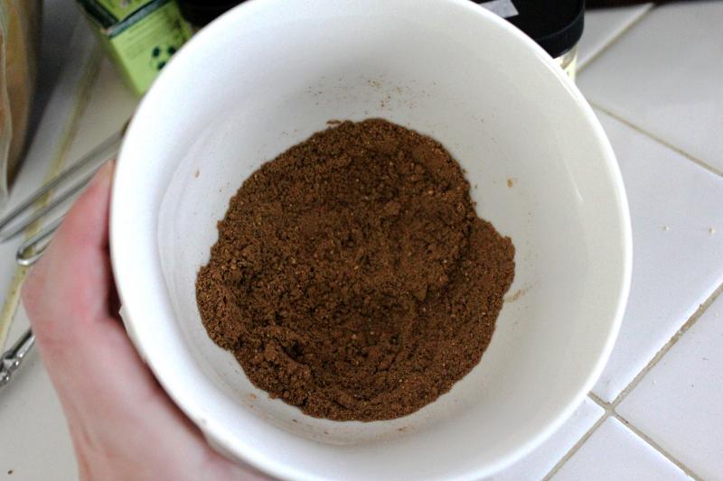 How to Make your Own Pumpkin Pie Spice by freshfromthe.com