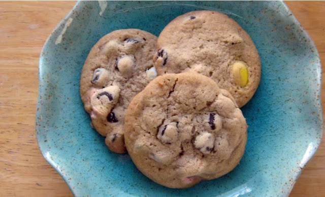 http://www.freshfromthe.com/2011/04/oven-chocolate-chip-easter-egg-cookies.html