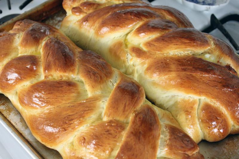 http://www.freshfromthe.com/2013/10/challah-bread.html